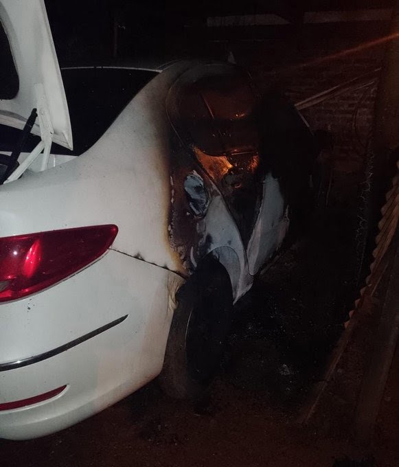 auto de policias que fue incendiado