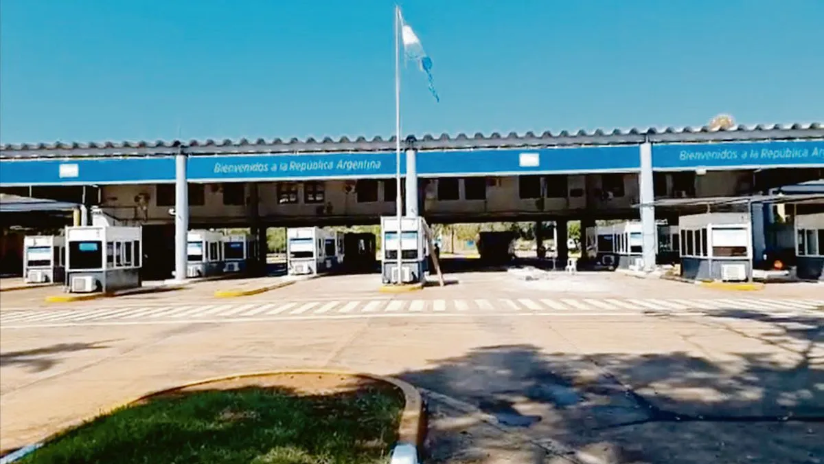 Largas horas de espera en la frontera con Brasil hace retroceder a los turistas