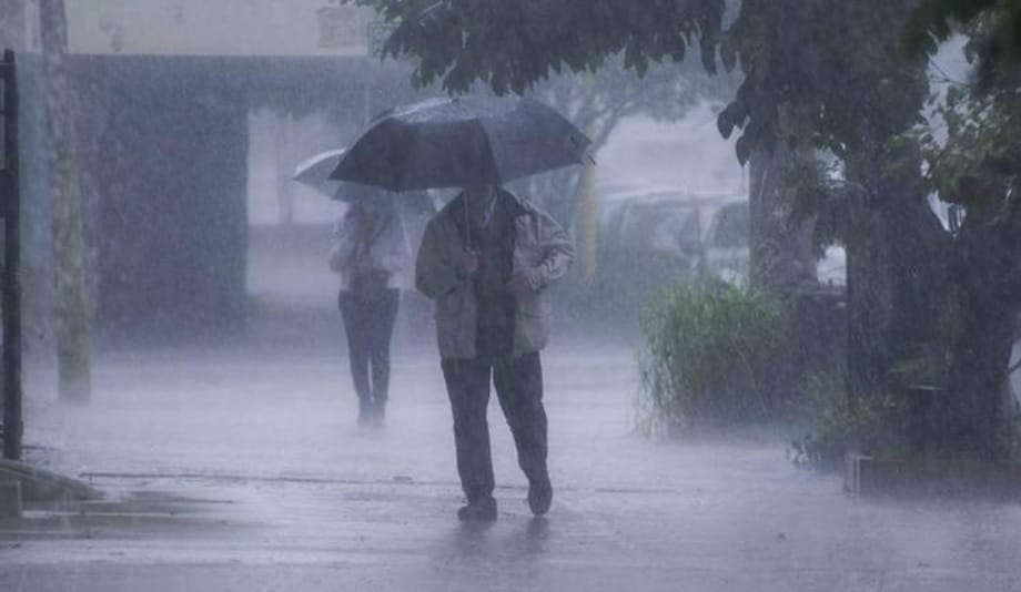 Sigue la alerta naranja con lluvia espumosa
