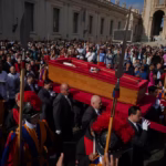 Los cardenales se reúnen para definir la fecha del cónclave