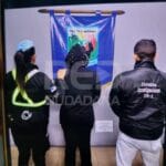 Balearon un auto dentro de una casa en Puerto Piray y la Policía investiga el móvil del ataque