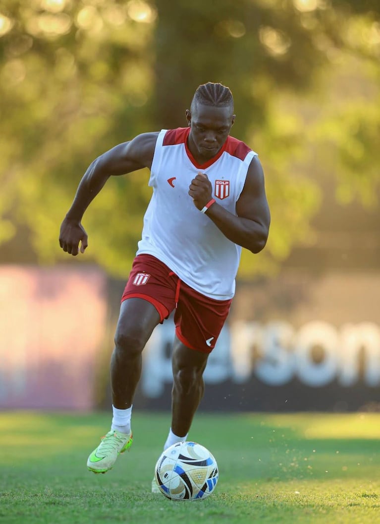 La rodilla de Cetré, el obstáculo inesperado en su arribo a Boca